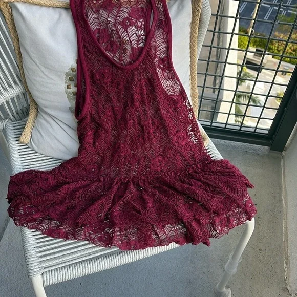 LOVE BY DESIGN Elegant Burgundy Lace Tunic - Picture 3 of 6